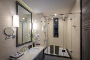 Koupelna v ubytování Paradise Suites Hotel