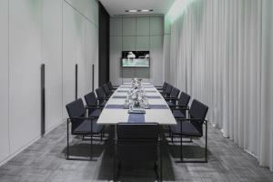 منطقة الأعمال و/أو غرفة المؤتمرات في Golden Tulip New Asia Hotel The Bund Shanghai