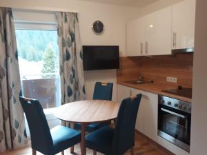 Kuchyň nebo kuchyňský kout v ubytování Ferienwohnung Ski-Hans