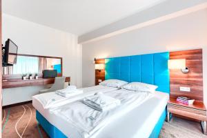 Posteľ alebo postele v izbe v ubytovaní Apartamenty AmberHome