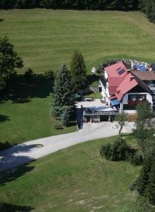 an aerial view of a house with a driveway at Landhaus Gschaiderhof in Puchberg am Schneeberg