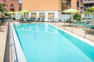 Bazén v ubytovaní Hotel Ascot Sorrento alebo v jeho blízkosti