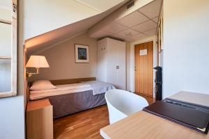 Un pat sau paturi într-o cameră la Garder Hotell og Konferansesenter