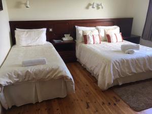 Tempat tidur dalam kamar di Portarra Lodge Guesthouse