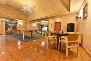 TV a/nebo společenská místnost v ubytování Wellness Hotel Fridrich