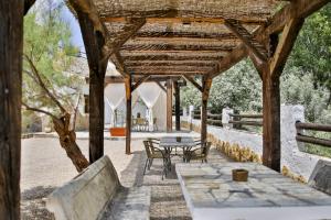 Un patio o zona al aire libre en Cuevas El Moral