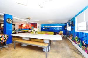 Biliár nebo kulečník v ubytování South Beach Rooms and Hostel