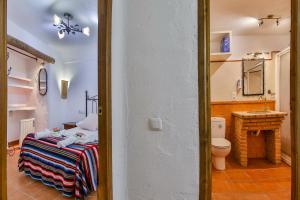 Un baño de Cuevas El Moral