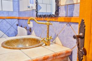 Un baño de Cuevas El Moral
