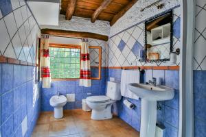 Un baño de Cuevas El Moral