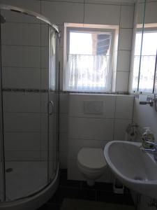 A bathroom at Triebener-Hor