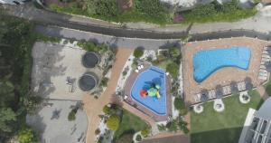 Bazén v ubytovaní Apartamentos Coral Do Mar II alebo v jeho blízkosti