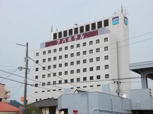 a large white building with a sign on it at APA Hotel Yamaguchi Hofu in Hofu