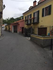 Edificio en el que se encuentra el hostal o pensión