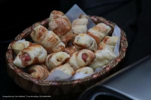 a basket full of small pigs in a blanket at Hotel Princeton in Piracicaba
