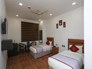 Postel nebo postele na pokoji v ubytování Amora Rooms Dwarka