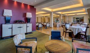 A restaurant or other place to eat at Best Western Plus Hotel Expo