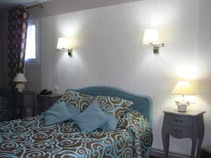 Postel nebo postele na pokoji v ubytování Hôtel Le Gue Du Holme