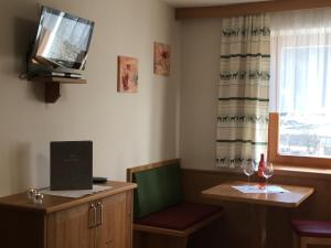 TV a/nebo společenská místnost v ubytování Haus Schnepfleitner