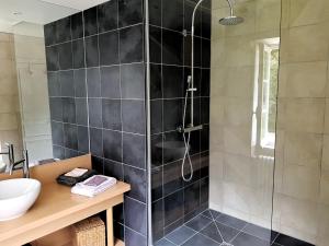 Koupelna v ubytování La Taille de Biou + 18 fotografií