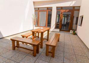 Balkón alebo terasa v ubytovaní Rodinný wellness hotel U Langrů