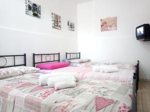 a group of four beds in a room at Villa Punta Grossa 1 in Torre Lapillo