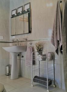 Bilik mandi di Berdina Loft House, Chacras de Coria