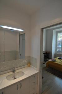 Ein Badezimmer in der Unterkunft Orchidea - Sanremo Apartments