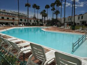 Poolen vid eller i närheten av Bungalow Playa del Inglés centre