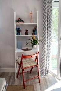 a desk with a chair in a room with a window at Apartamento Valtour Valladolid in Valladolid
