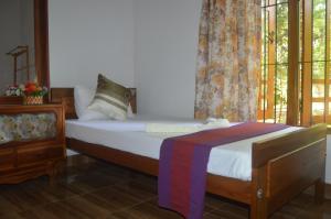 Cama ou camas em um quarto em Sanda Sisila Guest House