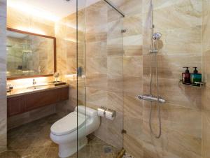 Koupelna v ubytování Nhat Ha L’Opera Hotel