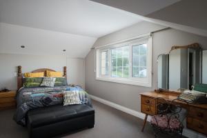 Letto o letti in una camera di The Ark Stanley Luxury Bed and Breakfast