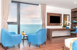 TV a/nebo společenská místnost v ubytování Grand Gold Beach Hotel & Spa