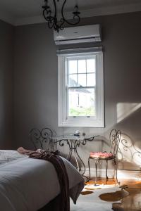 Letto o letti in una camera di The Ark Stanley Luxury Bed and Breakfast