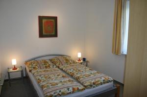 Postel nebo postele na pokoji v ubytování Haus Galerie EG