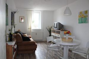 a living room with a couch and a table at Die alte Stadtmühle von Kloster Zinna in Jüterbog