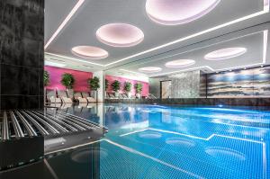 a swimming pool in a hotel room with a swimming pool at ... mein romantisches Hotel Toalstock in Fiss