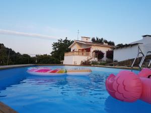 Bazén v ubytovaní Finca Sa Cova de Mallorca alebo v jeho blízkosti