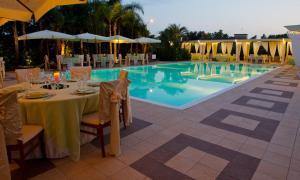 Bazén v ubytování Hotel Ares nebo v jeho okolí