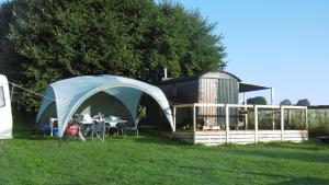 Gallery image of Shepherd's Hut in Blandford Forum