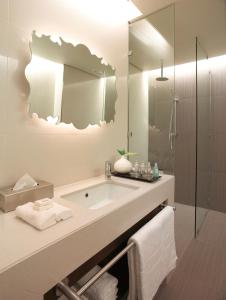 Kamar mandi di Southern Sun Hyde Park Sandton