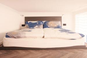 Легло или легла в стая в RIVER SIDE CENTRAL MARKET - Eclipse superior apartment