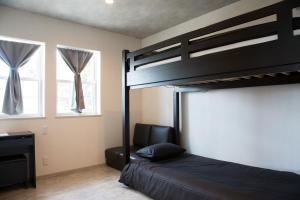 Postel nebo postele na pokoji v ubytování Guest House Diphylleia Grayi