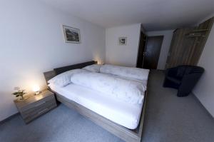 Postel nebo postele na pokoji v ubytování Gasthaus Post