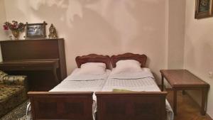 Tempat tidur dalam kamar di Nana's Apartment in Batumi