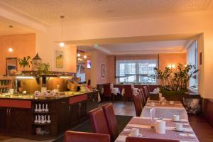 Restaurace v ubytování Sporthotel Kitz inkl Sommercard, kostenlose Maut für die Großglockner Hochalpenstraße, zentrale Lage mit bestem Ausblick