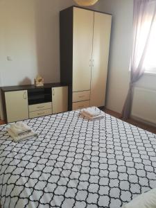 Cama o camas de una habitación en Apartman Čarolija