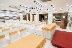 Gallery image of Hotel Orange International in Surat