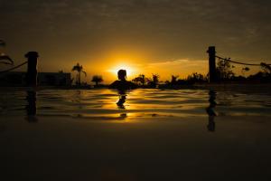 O pôr ou nascer do sol visto do resort ou dos arredores